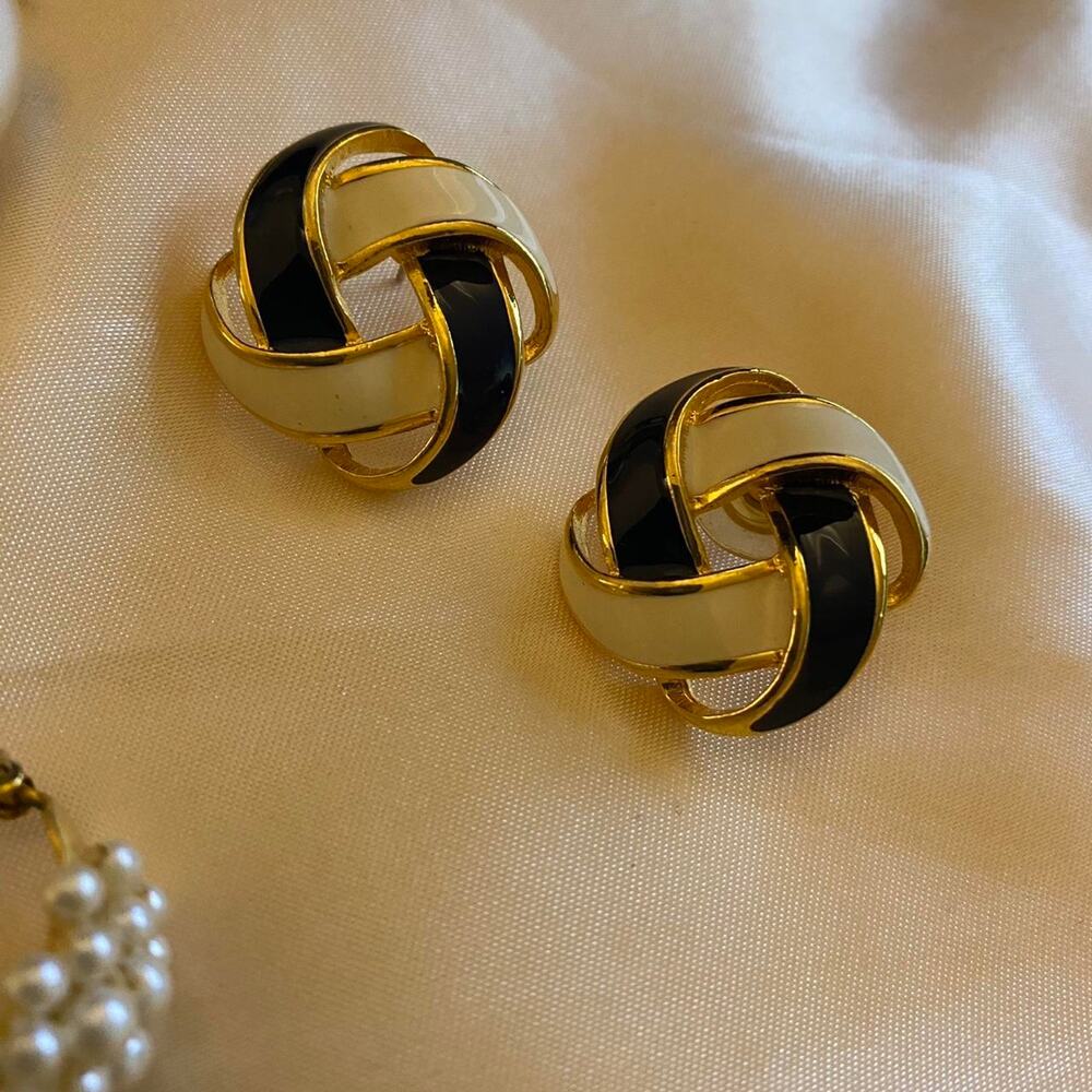 Vintage Napier Blue and Cream Basket weave pierced earrings Gold tone setting
